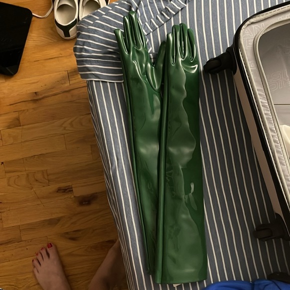Extremely rare NWOT Gucci “latex” gloves - Picture 3 of 7